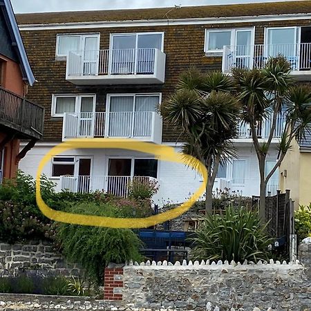 Vitamin Sea With A Sea View And Parking Lyme Regis Esterno foto