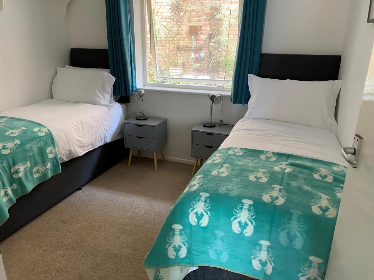 Vitamin Sea With A Sea View And Parking Lyme Regis Esterno foto